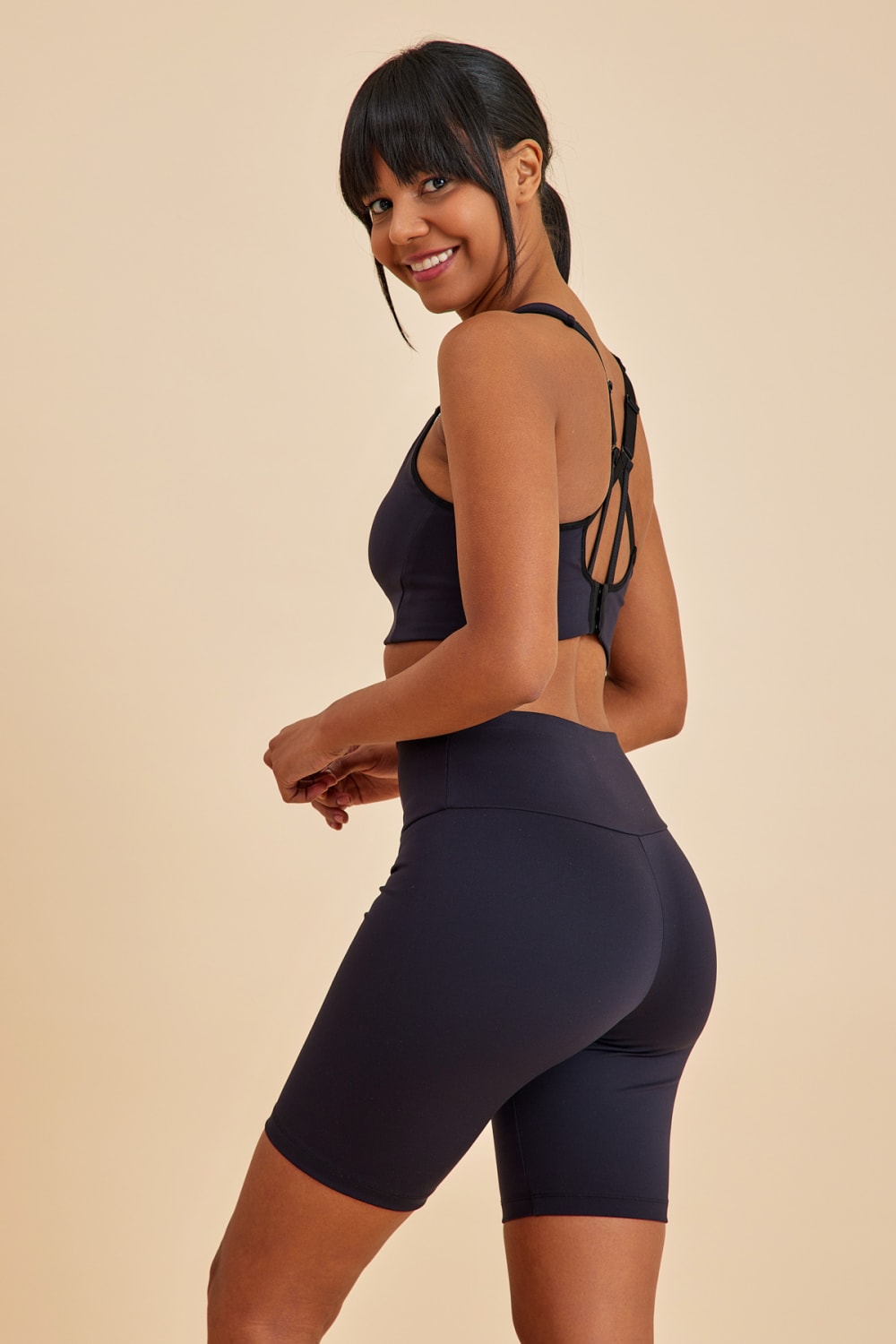 Amarelle-Sportive Siyah Light Touch Kısa Toparlayıcı Spor Taytı-Activewear-1-fleurdirect.live