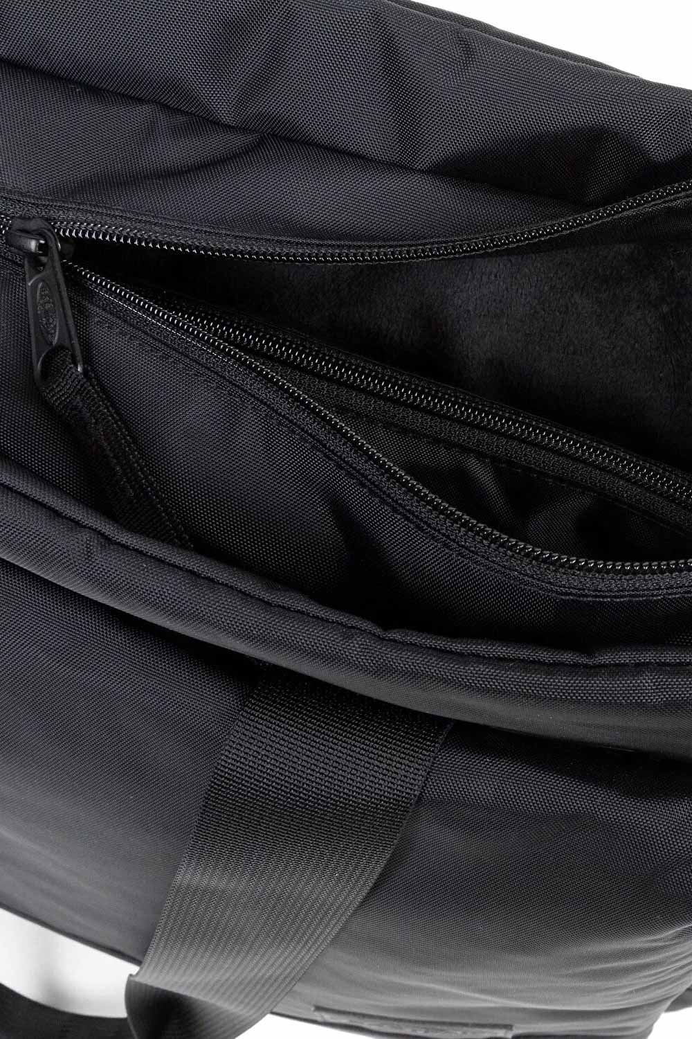 Eastpak-Cnnct F Satch Cnnct F Black-Omuz Çantası-6-fleurdirect.live