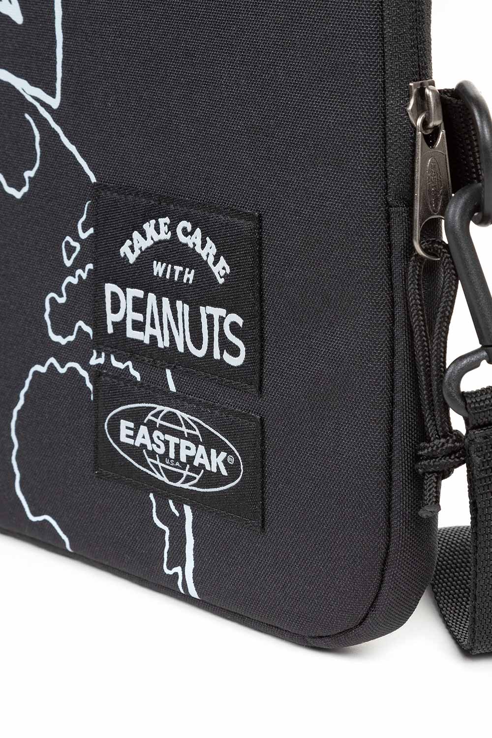 Eastpak-Peanuts x Eastpak Blanket M Peanuts Placed-Laptop Çantası-3-fleurdirect.live