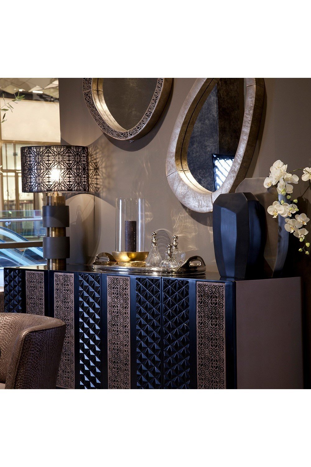 Estetik Decor-Vazo Coral – Mat Siyah Heykel Formunda Alüminyum Vazo-Vazo-2-fleurdirect.live