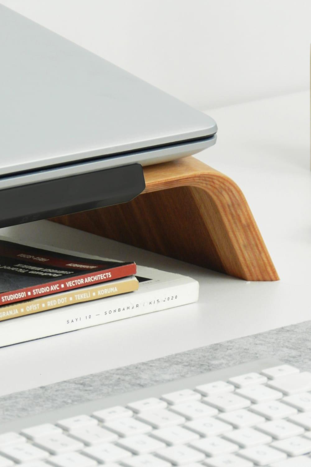 Fagus Wood-Dayanıklı Ahşap Notebook Yükseltici ve Tutucu Masa Üstü Laptop Standı (Kayın)-Laptop Standı-2-fleurdirect.live
