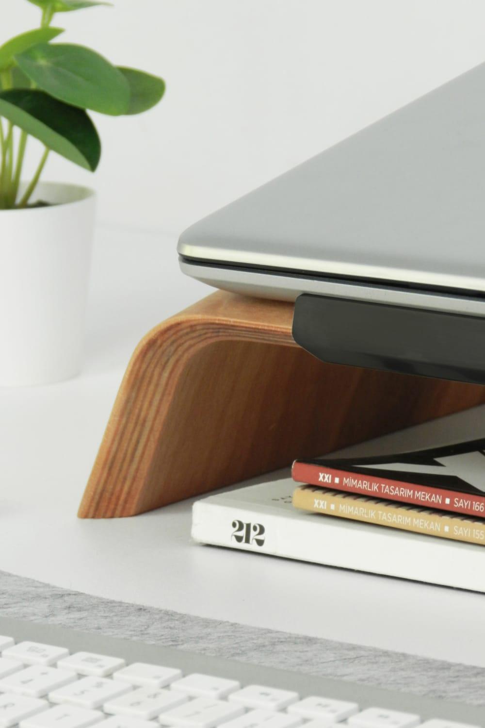 Fagus Wood-Dayanıklı Ahşap Notebook Yükseltici ve Tutucu Masa Üstü Laptop Standı (Kayın)-Laptop Standı-6-fleurdirect.live