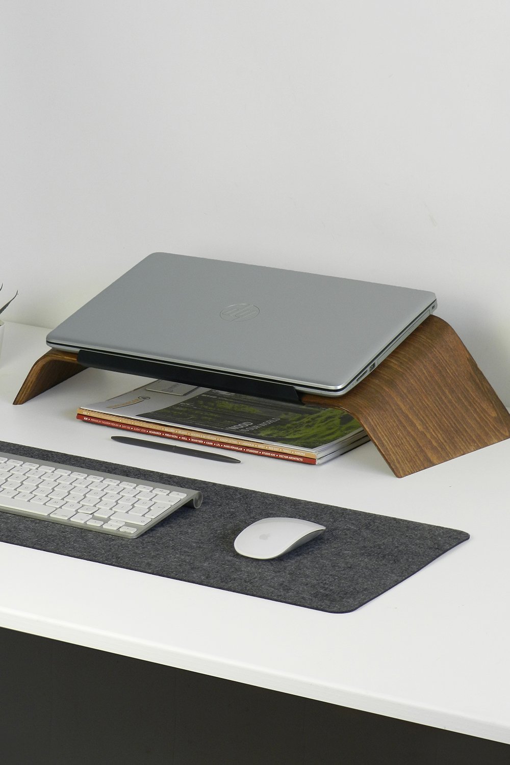 Fagus Wood-Doğal Ağaç Laptop Masa Standı ve Yükseltici Notebook Tutucu (Ceviz)-Laptop Standı-5-fleurdirect.live