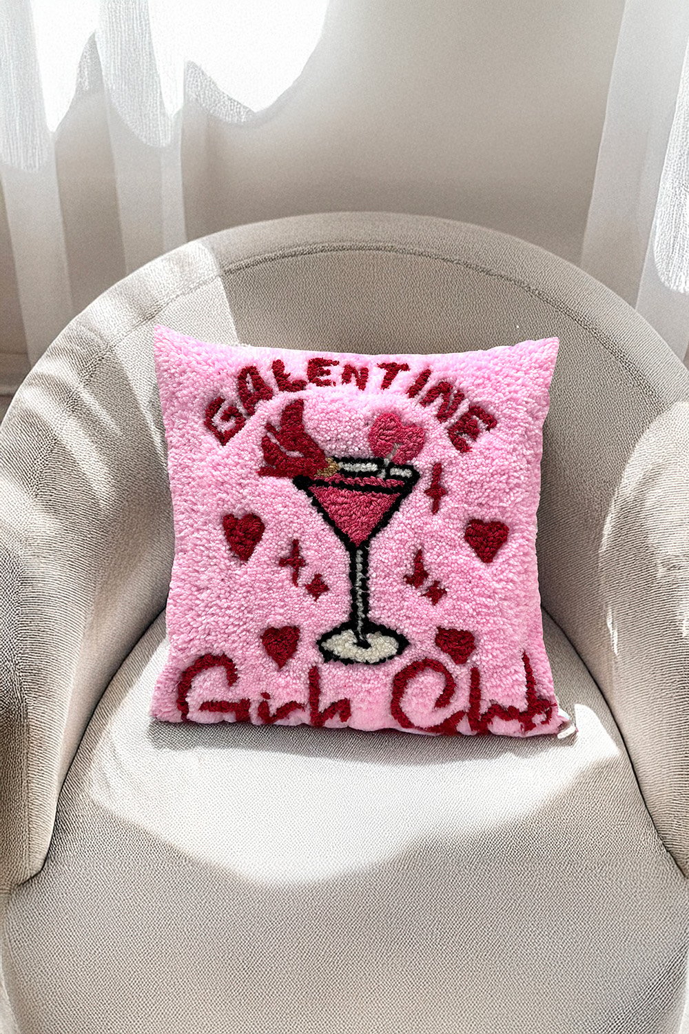 Fille á Fille Design Studio-Galentine Girls Club Yastık-Kırlent-5-fleurdirect.live