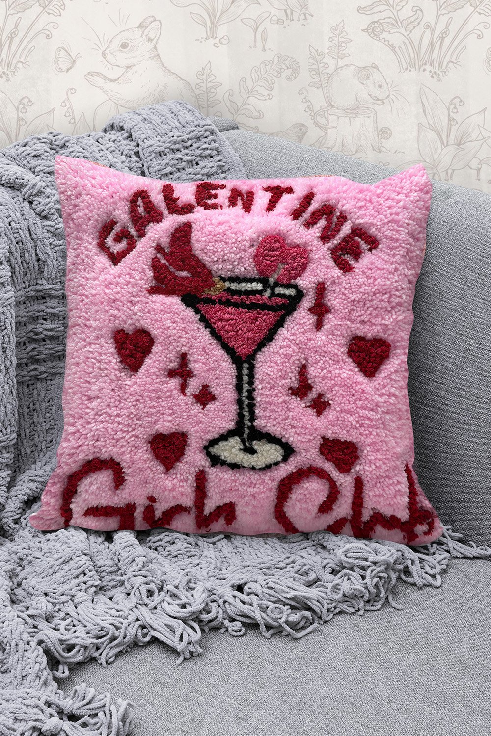 Fille á Fille Design Studio-Galentine Girls Club Yastık-Kırlent-7-fleurdirect.live