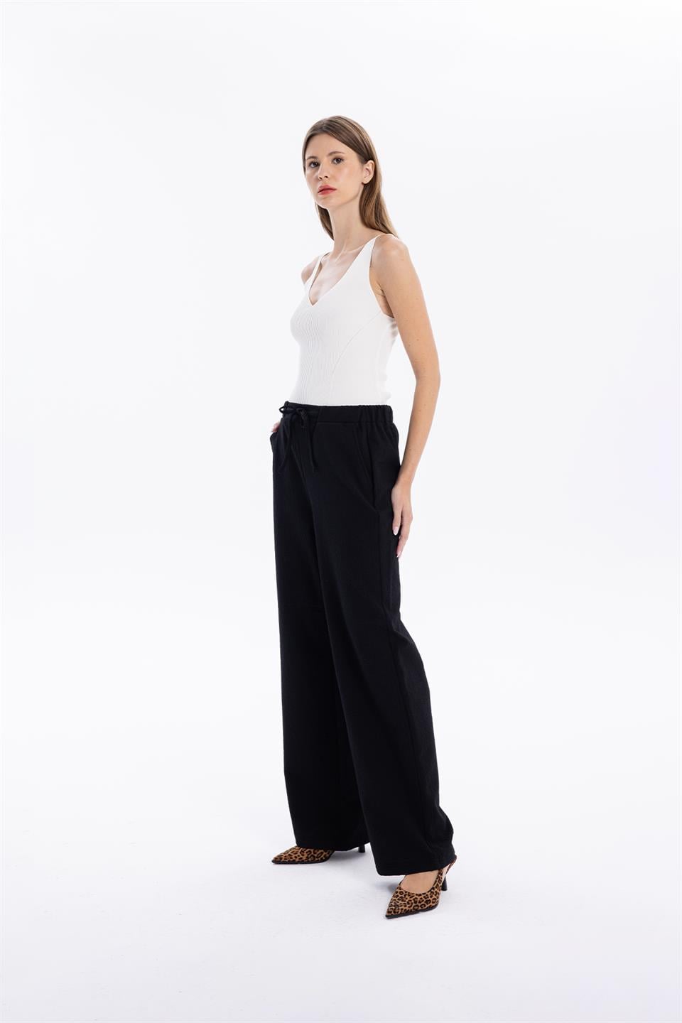 V Yaka Slim Fit İNce Askılı Triko Kadın Atlet