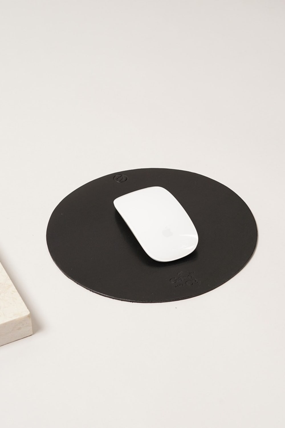 Gard And Co-1. Sınıf Hakiki Deri Mouse Pad Yuvarlak-Mouse Pad-1-fleurdirect.live