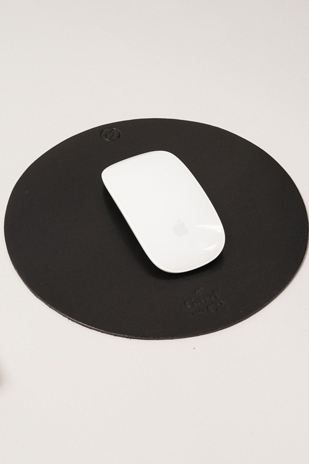 Gard And Co-1. Sınıf Hakiki Deri Mouse Pad Yuvarlak-Mouse Pad-2-fleurdirect.live