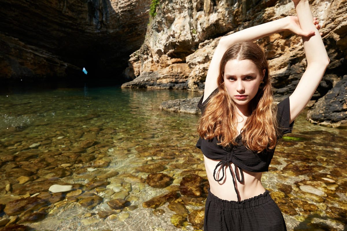 Handarte Los Angeles-Siyah Müslin Önden Büzgülü Crop-Crop Top-2-fleurdirect.live