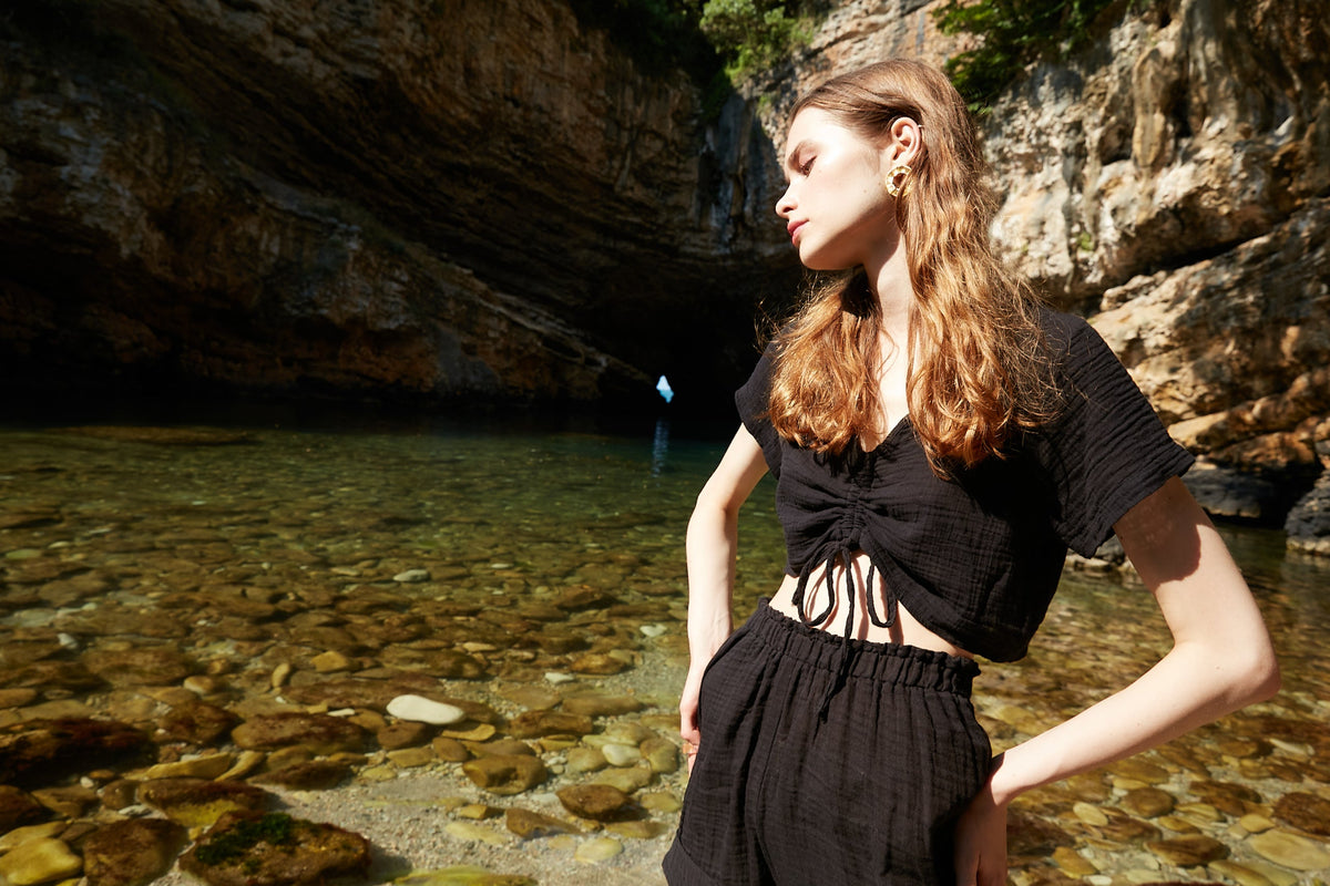 Handarte Los Angeles-Siyah Müslin Önden Büzgülü Crop-Crop Top-3-fleurdirect.live
