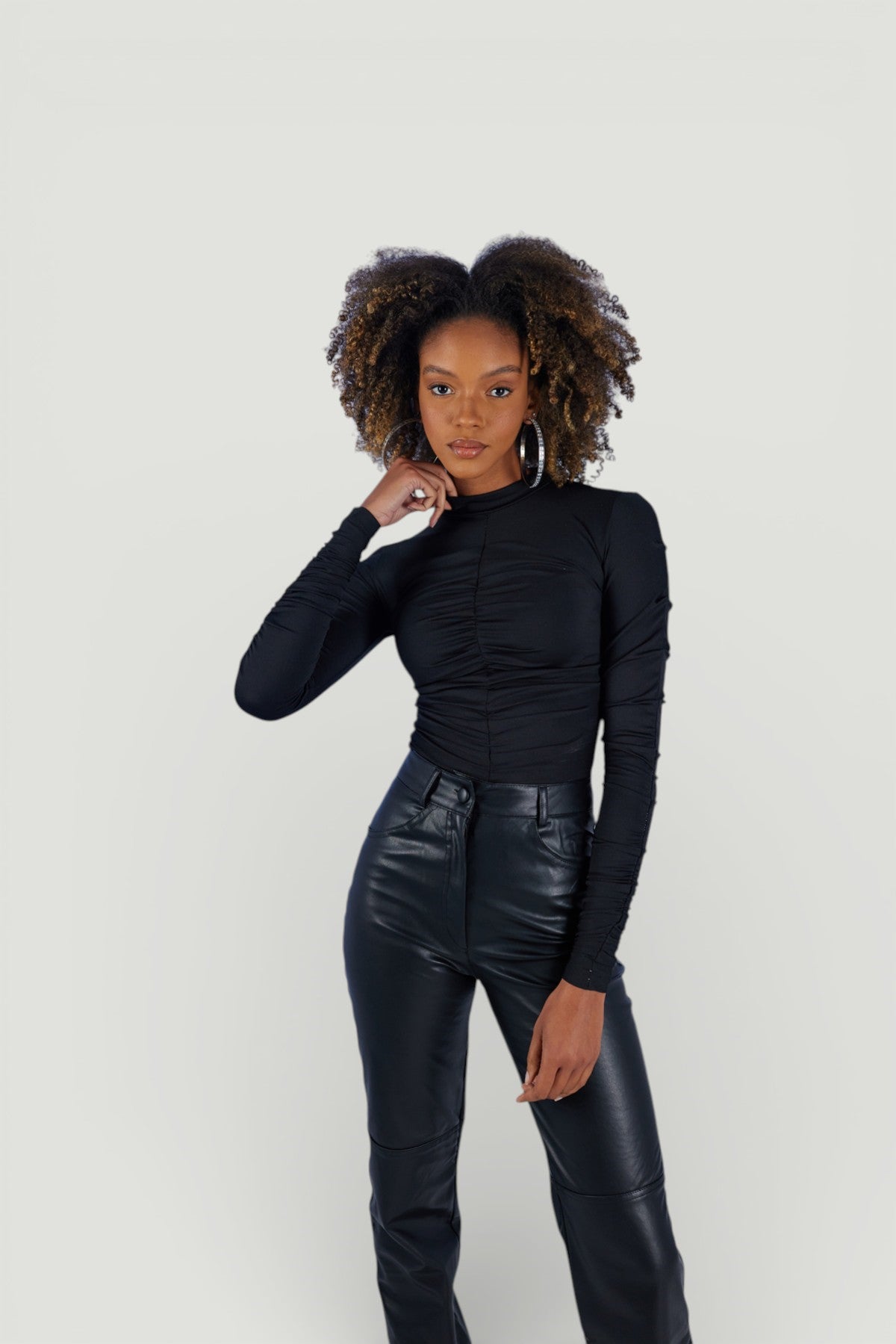 Holly Lolly-Draped Drape Detaylı Yarım Balıkçı Bluz – Si̇yah-Bluz-3-fleurdirect.live