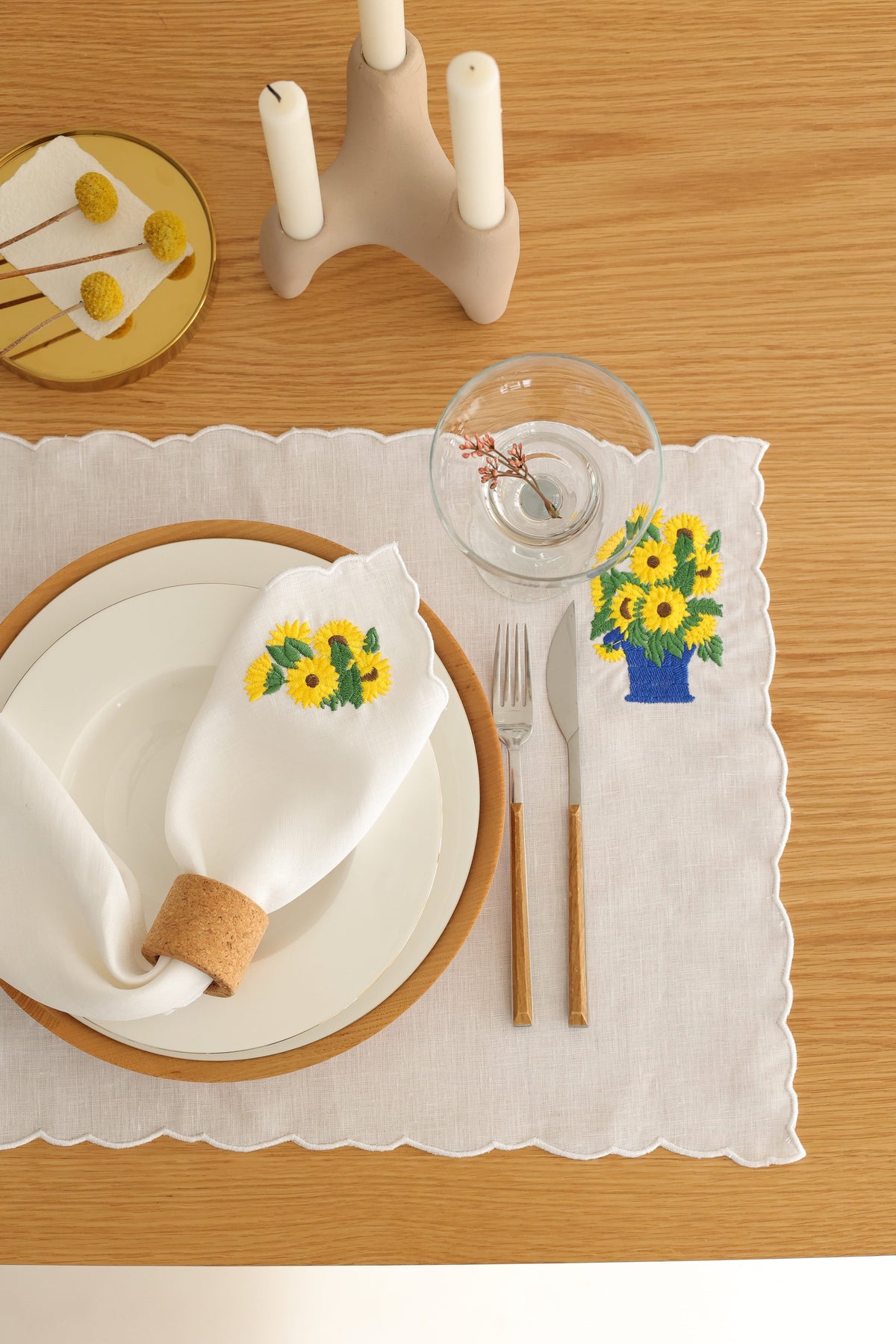 Km Home Collection-2'li Set Ayçiçek İşlemeli Keten Amerikan Servis-Sunum Aksesuarları-3-fleurdirect.live