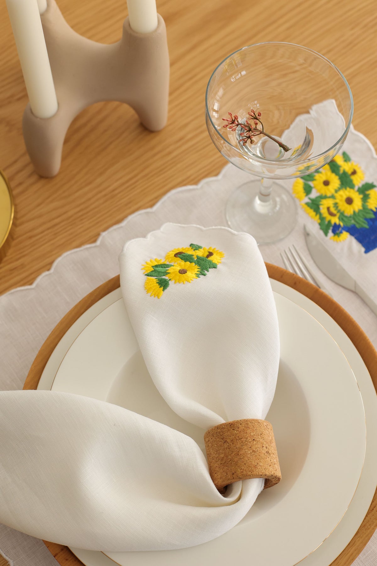 Km Home Collection-2'li Set Ayçiçek İşlemeli Keten Amerikan Servis-Sunum Aksesuarları-6-fleurdirect.live