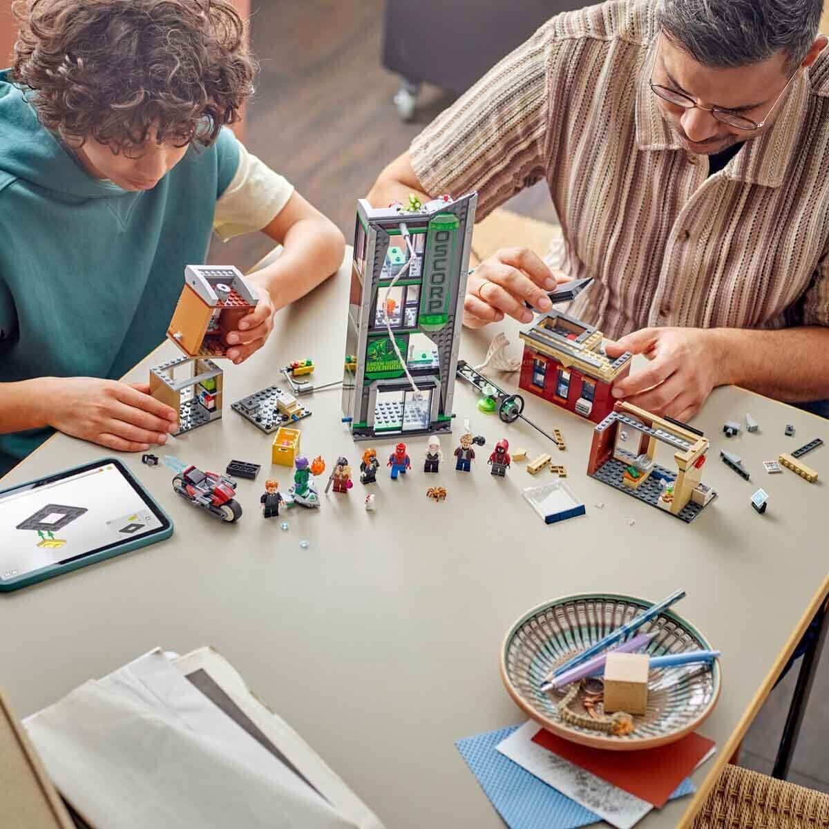 76324 Lego Marvel Örümcek Adam, Oscorpa Karşı 808 Parça +10 Yaş