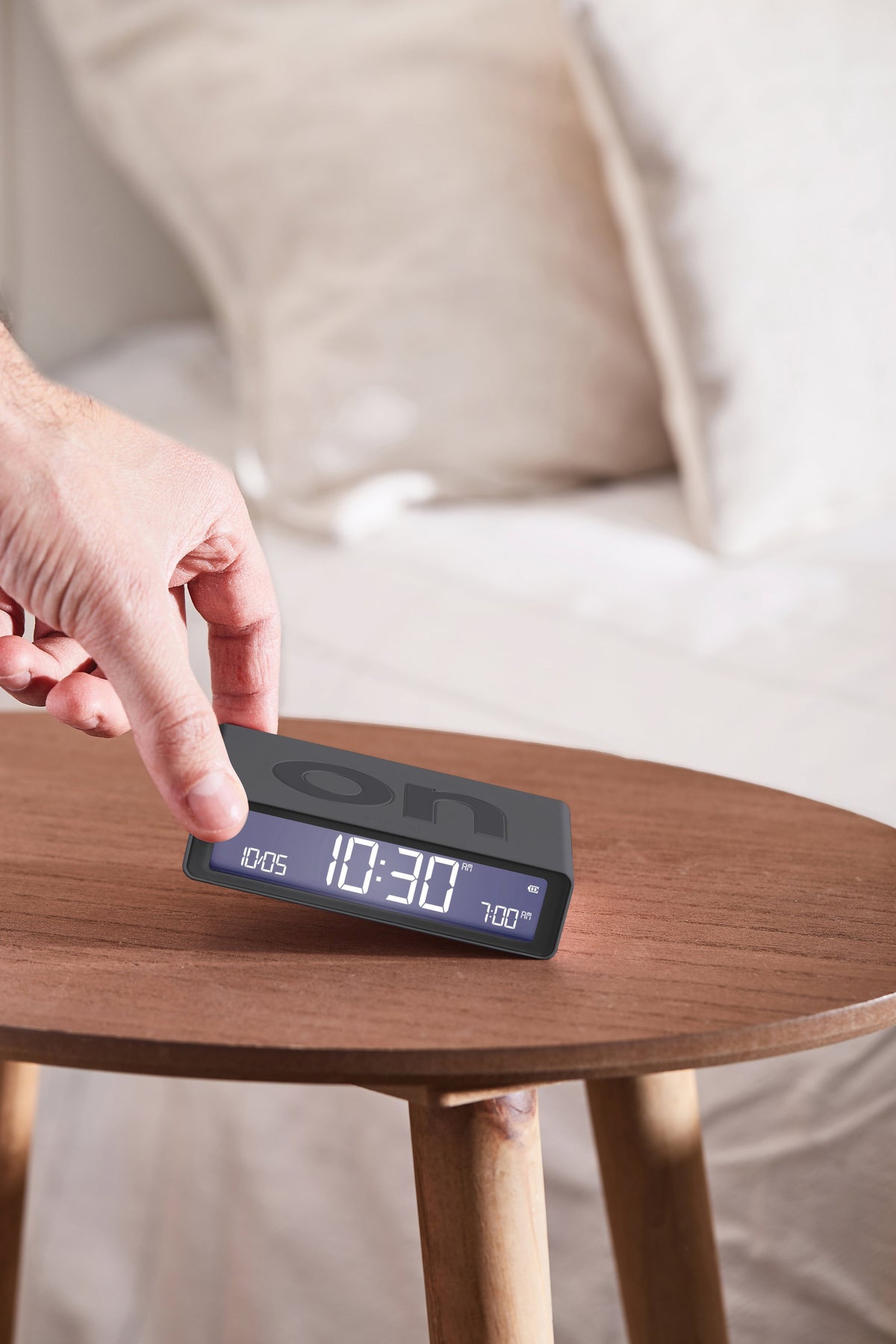 Lexon-Lexon Flip Klasik Şarj Edilebilir Alarm Saat Koyu Gri-Alarm Saatler-7-fleurdirect.live