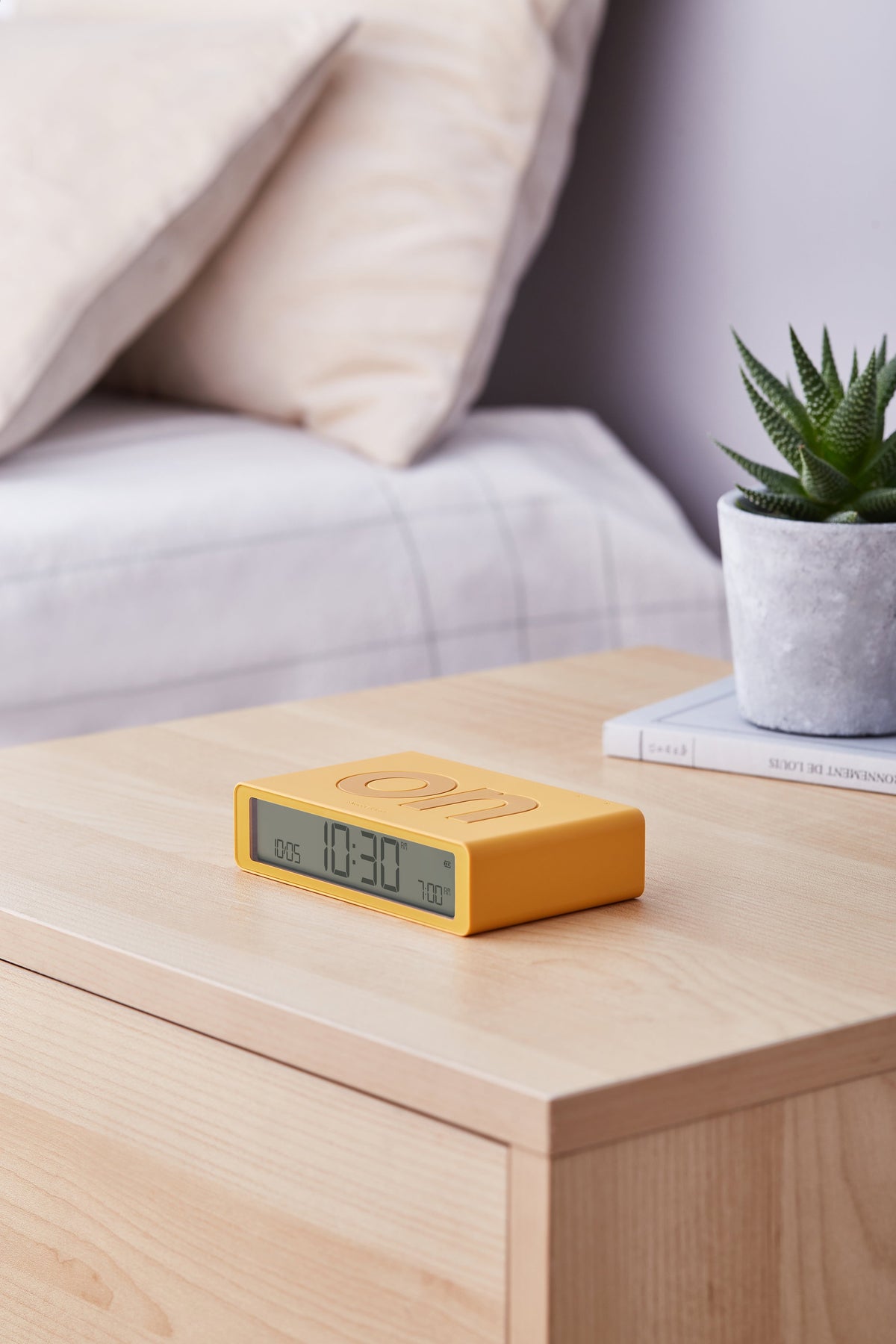 Lexon-Lexon Flip Klasik Şarj Edilebilir Alarm Saat Sarı-Alarm Saatler-6-fleurdirect.live