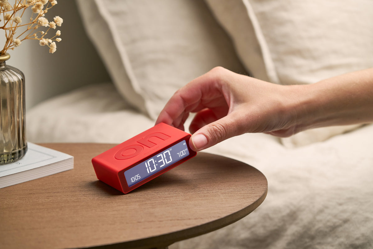 Lexon-Lexon Flip Mini Şarj Edilebilir Alarm Saat Açık Kırmızı-Alarm Saatler-7-fleurdirect.live