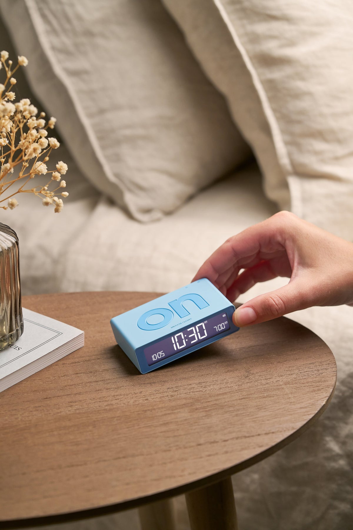 Lexon-Lexon Flip Mini Şarj Edilebilir Alarm Saat Açık Mavi-Alarm Saatler-7-fleurdirect.live