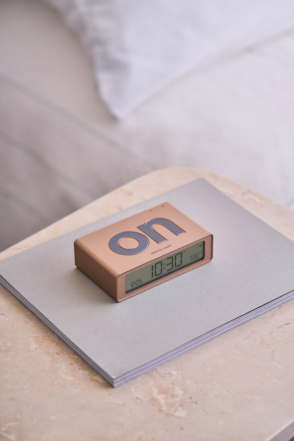 Lexon-Lexon Flip Mini Şarj Edilebilir Alarm Saat Dore-Alarm Saatler-7-fleurdirect.live