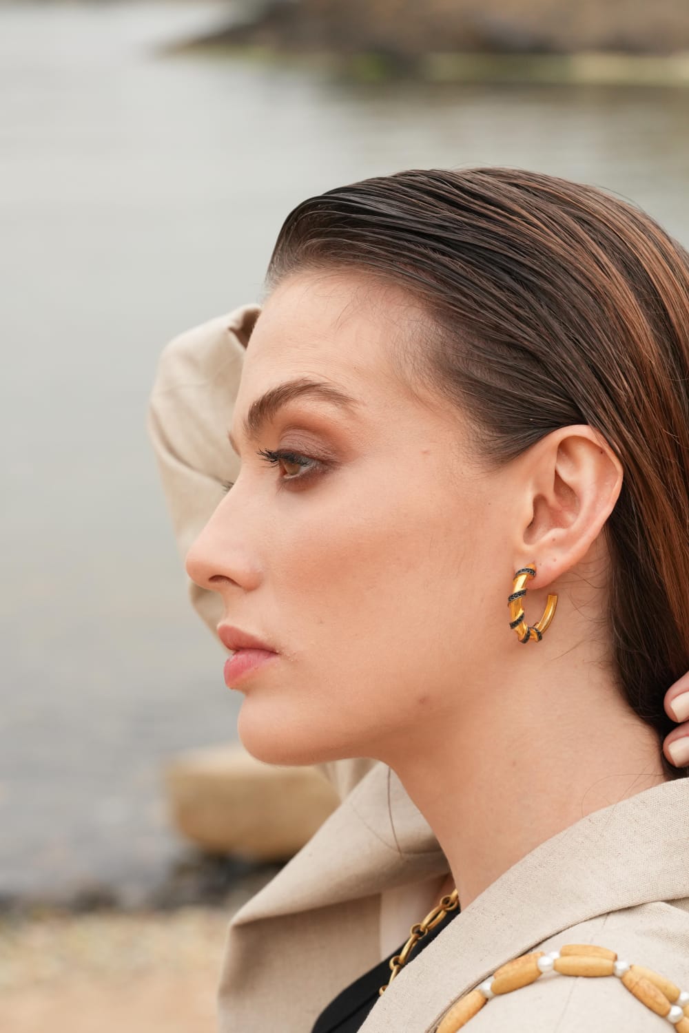 Linya Jewellery-Emily Siyah Taşlı Halka Küpe-Küpe-4-fleurdirect.live