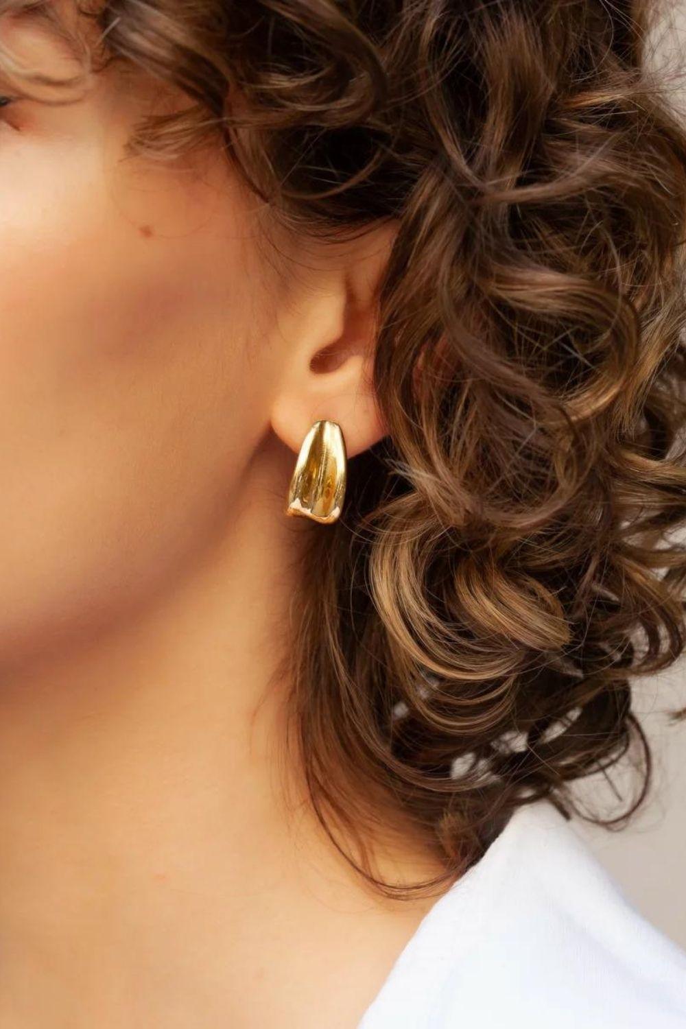 Linya Jewellery-Erica Amorf Halka Küpe Gold-Küpe-2-fleurdirect.live