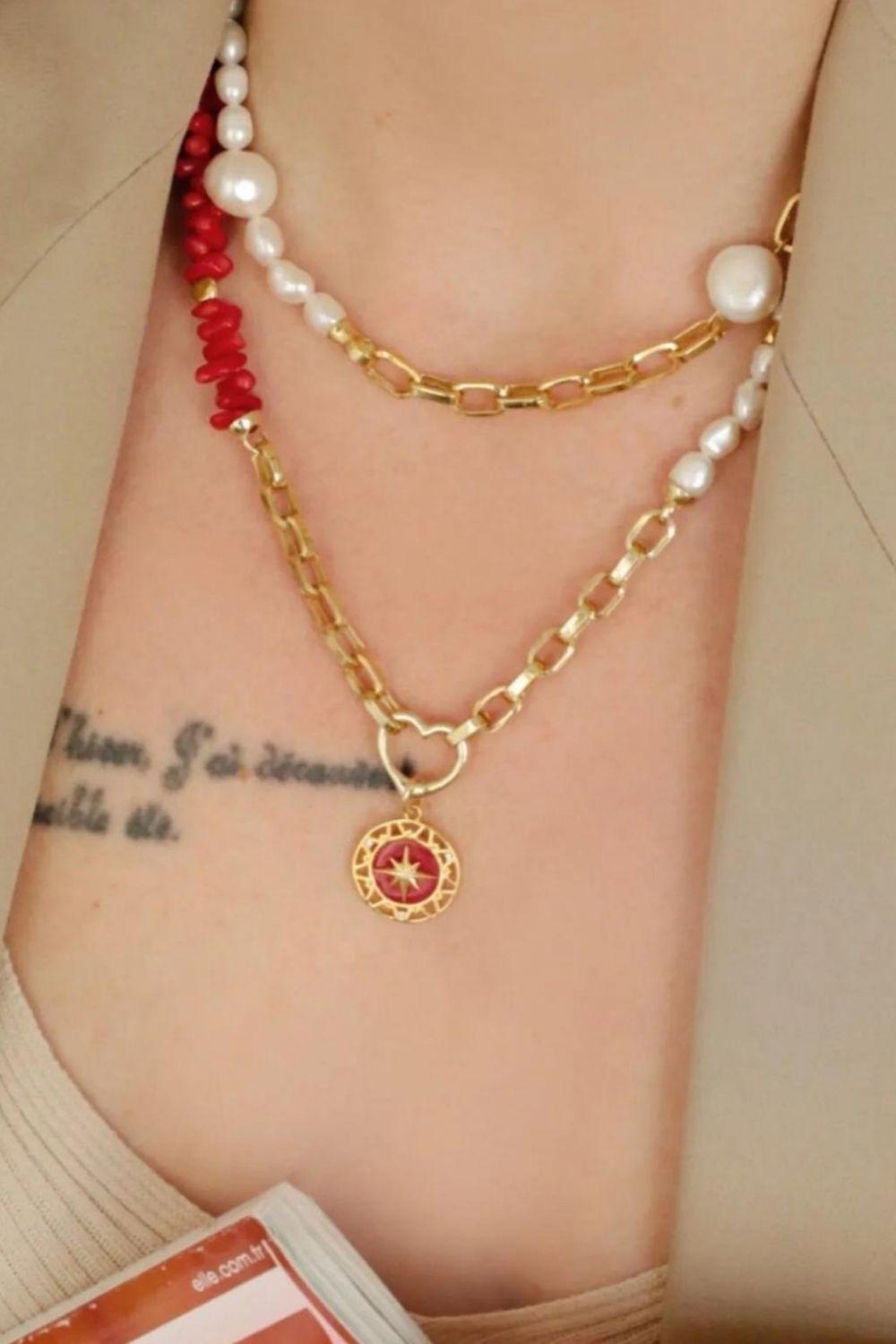Linya Jewellery-Kutup Yıldızı Kırmızı Mercan Madalyon-Kolye-2-fleurdirect.live