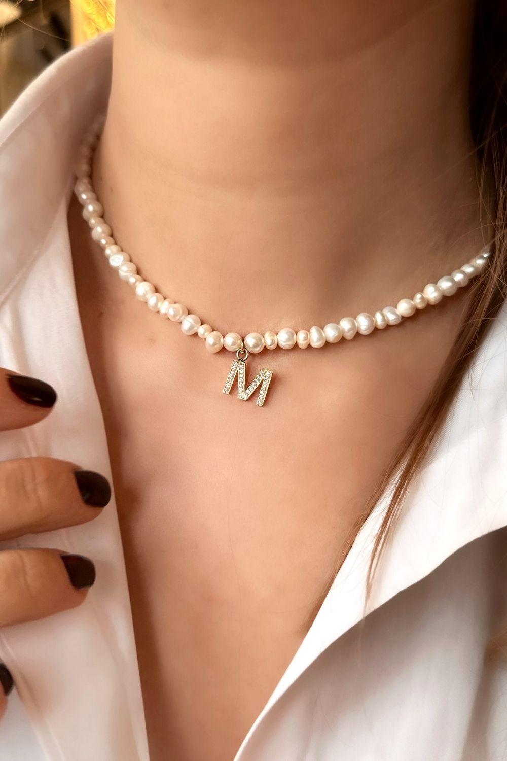 Linya Jewellery-Mono M Harfli İnci Kolye-Kolye-2-fleurdirect.live