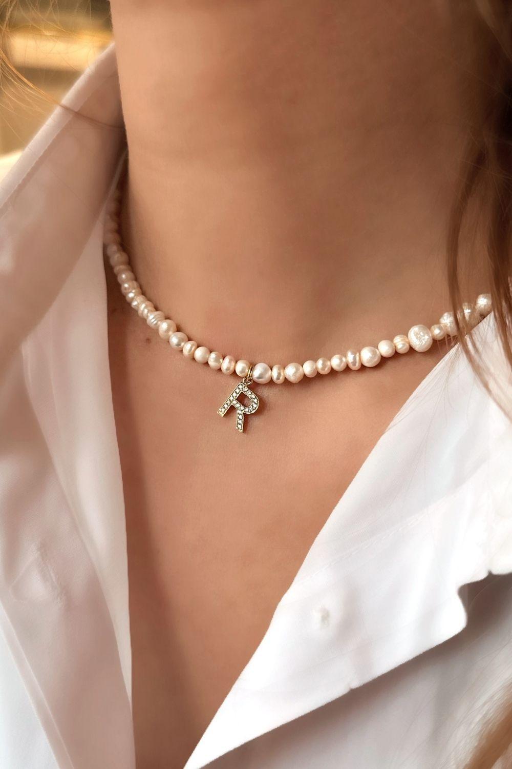Linya Jewellery-Mono R Harfli İnci Kolye-Kolye-2-fleurdirect.live