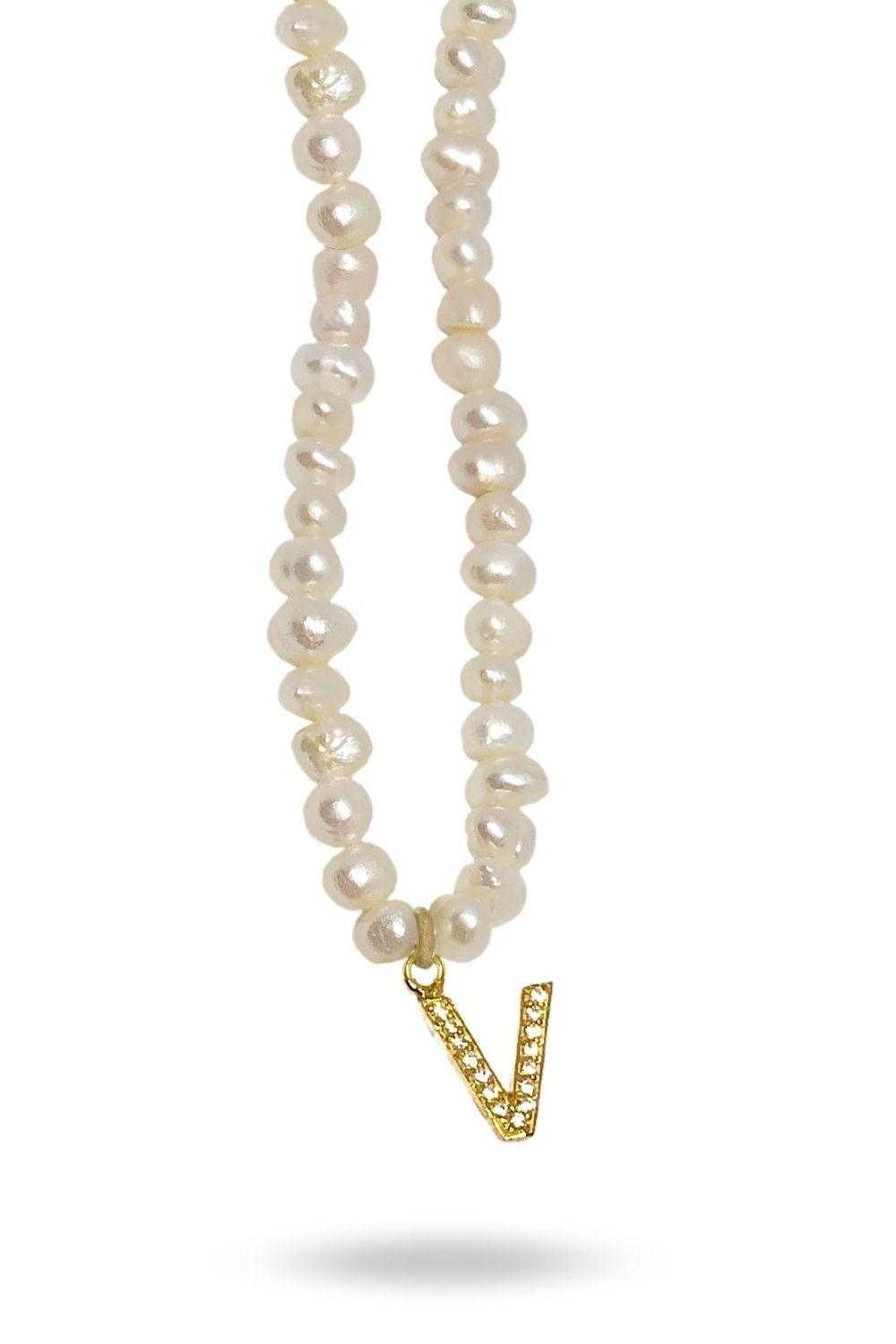 Linya Jewellery-Mono V Harfli İnci Kolye-Kolye-1-fleurdirect.live