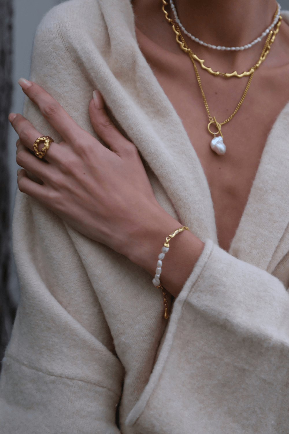 Linya Jewellery-Yira Kelepçe İnci Bileklik Gold-Bileklik-4-fleurdirect.live