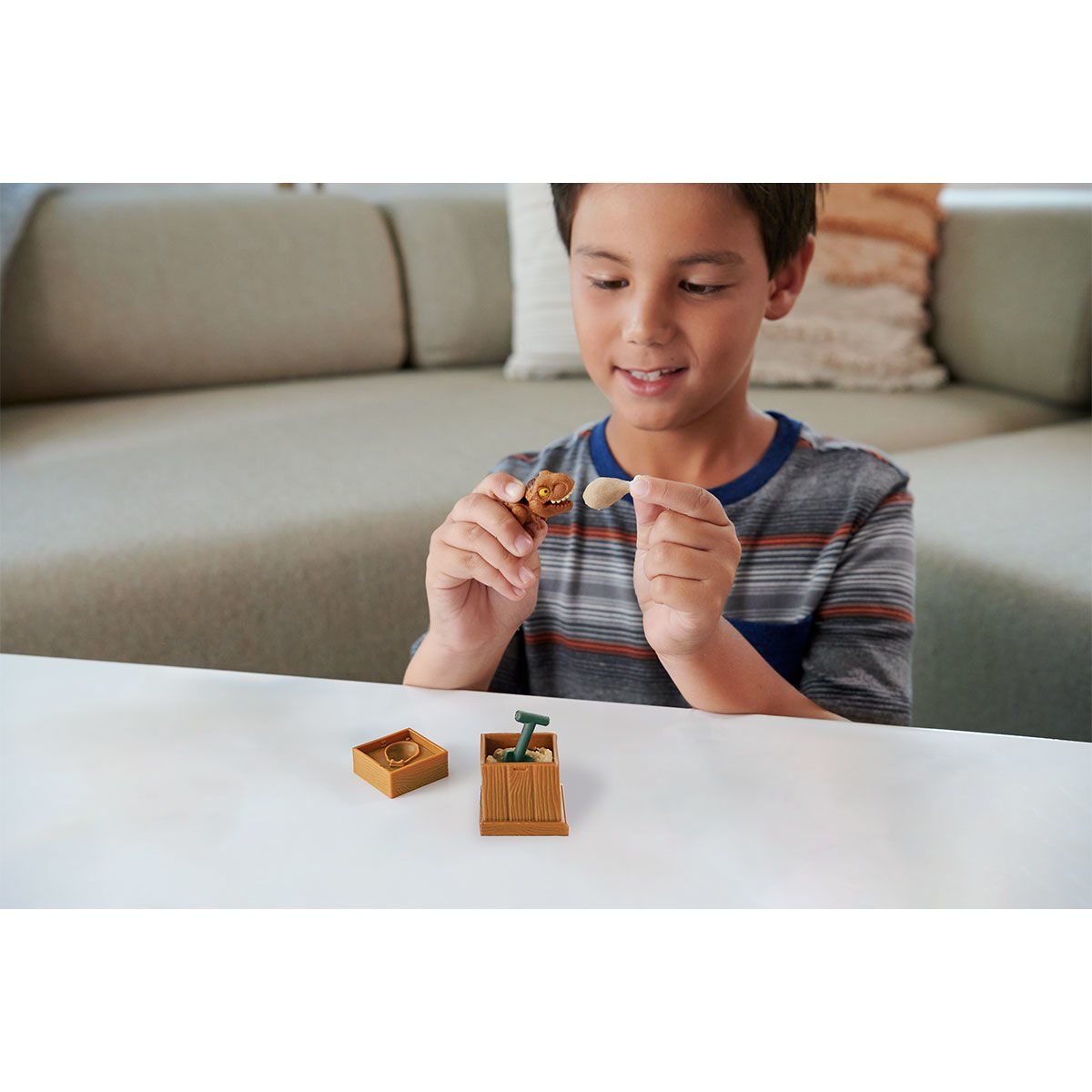 Mattel-Jurassic World Crushivores Serisi Sürpriz Aksesuarlı Figür-Oyuncak-6-fleurdirect.live