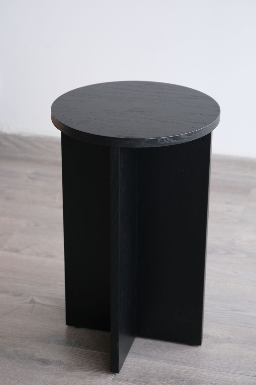 Nehir Ozbey Interiors-T Sehpa-Sehpa-1-fleurdirect.live