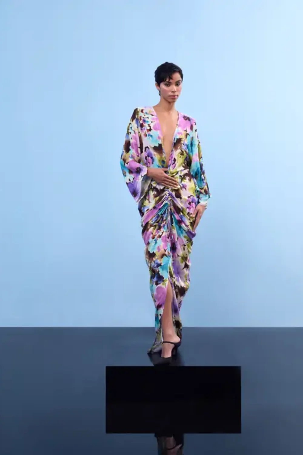 Nilgün Mirza-Vücuda Oturan Büzgü Detayli Elbi̇se-Elbise-1-fleurdirect.live