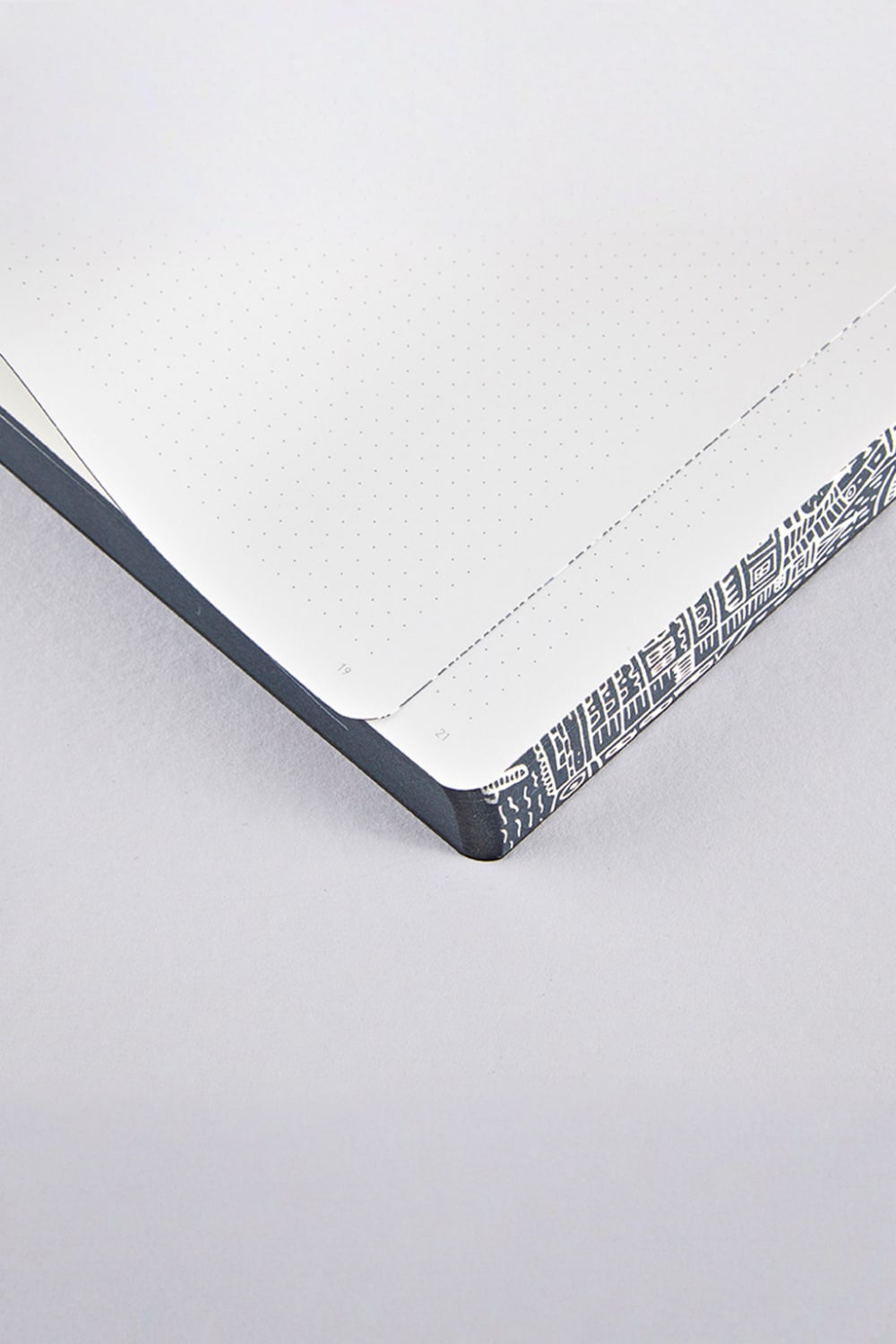 Nuuna-Nuuna Graphic L Defter - London-Defter-4-fleurdirect.live