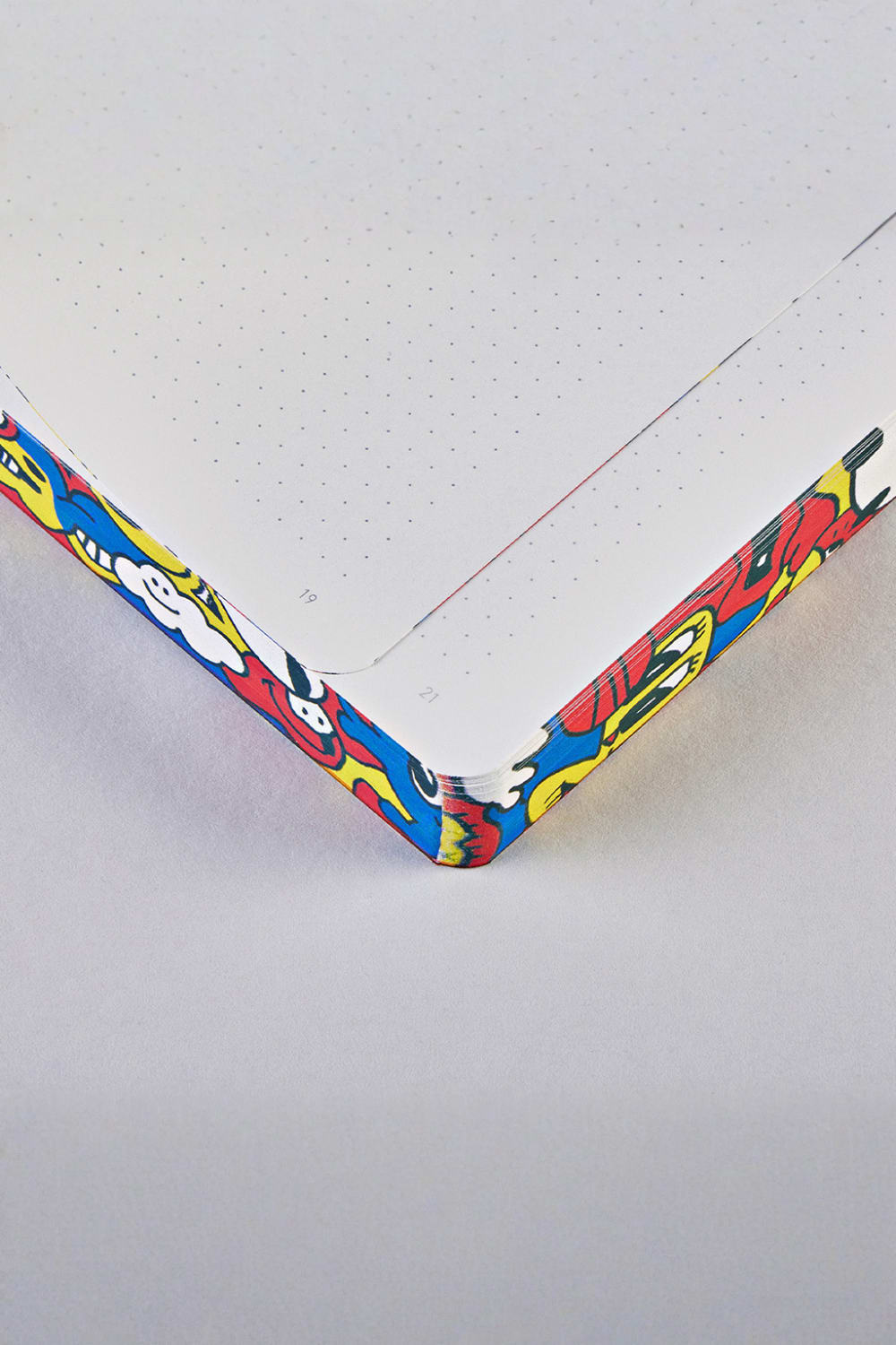Nuuna-Nuuna Graphic L Defter - Pride Parade-Defter-3-fleurdirect.live