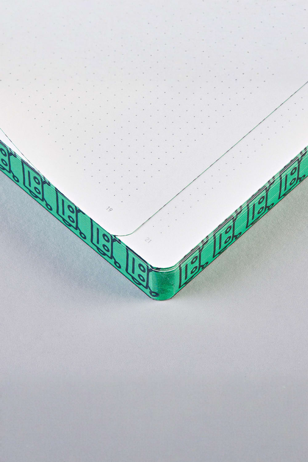 Nuuna-Nuuna Graphic L Defter – Write Against The Machines-Defter-3-fleurdirect.live
