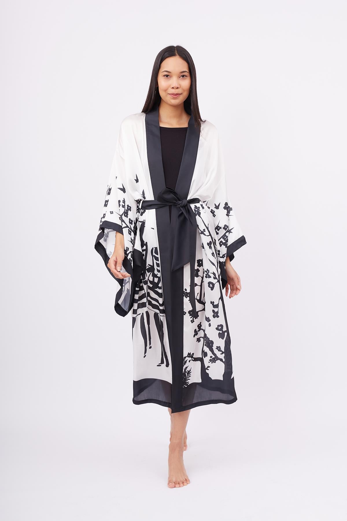 Peraluna-Beach Girls Long Kimono Kadınlar Ve Sakura Baskılı Uzun Saten Kadın Kimono Siyah Beyaz-Kimono-1-fleurdirect.live