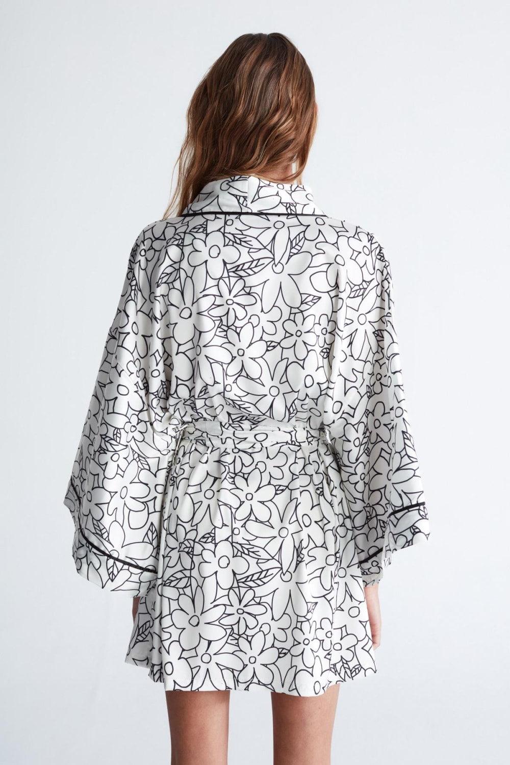 Peraluna-Freesia Kimono 82 cm Çiçek Desen Mini Boy Kemerli Saten Kadın Kimono-Kimono-8-fleurdirect.live