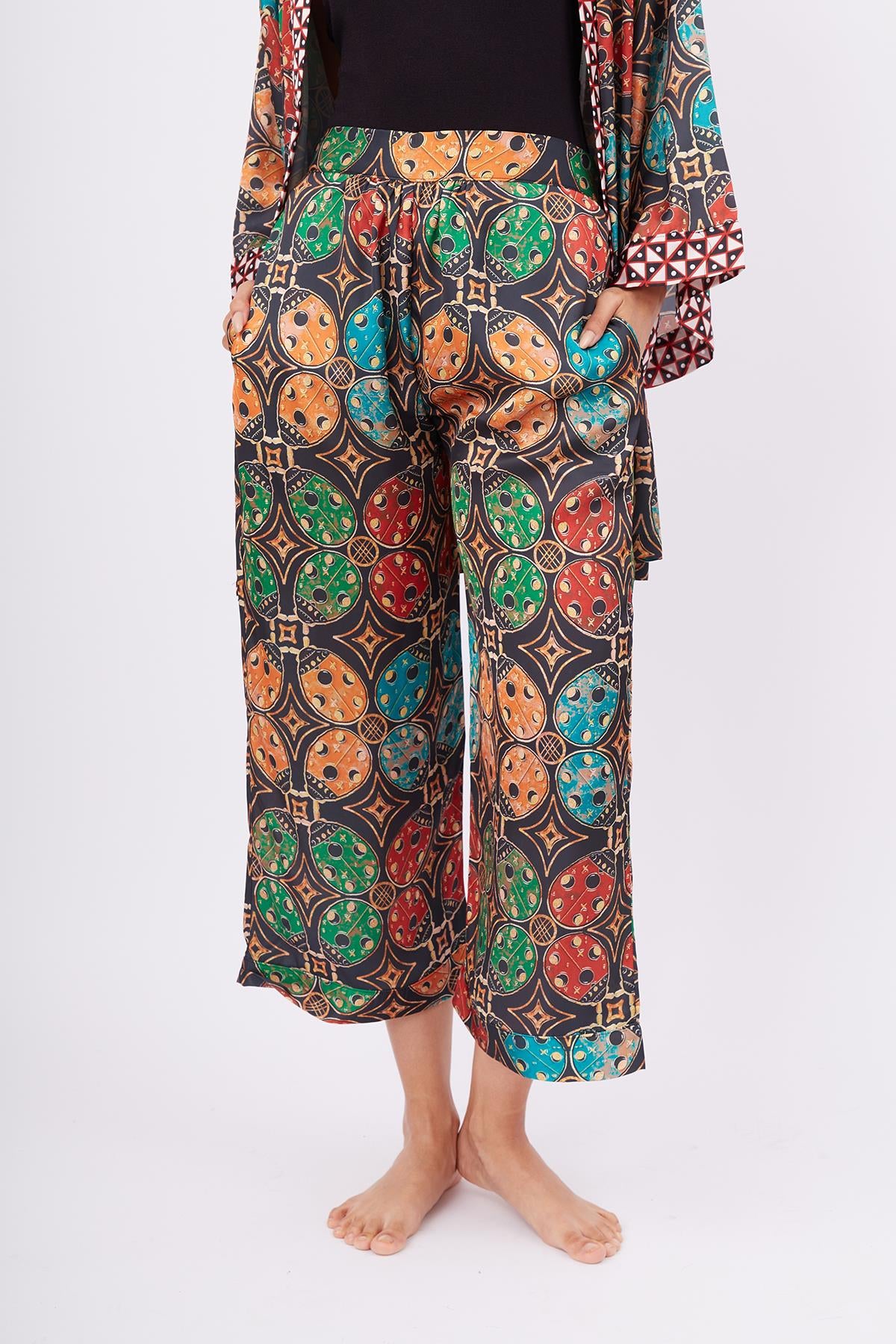 Peraluna-Ladybug Trouser Uğur Böceği Baskılı Kadın Triko Pantolon Çok Renkli-Pantolon-2-fleurdirect.live
