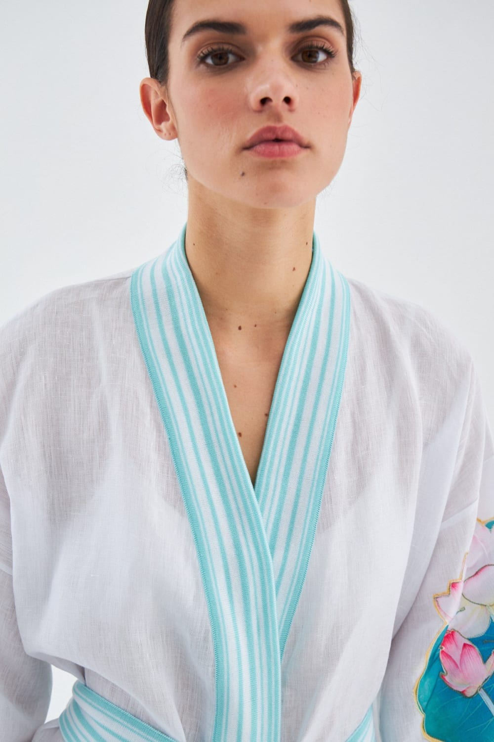 Peraluna-Lotus Balık Aplikeli Keten Karışımlı Diz Altı Kadın Kimono-Kimono-7-fleurdirect.live