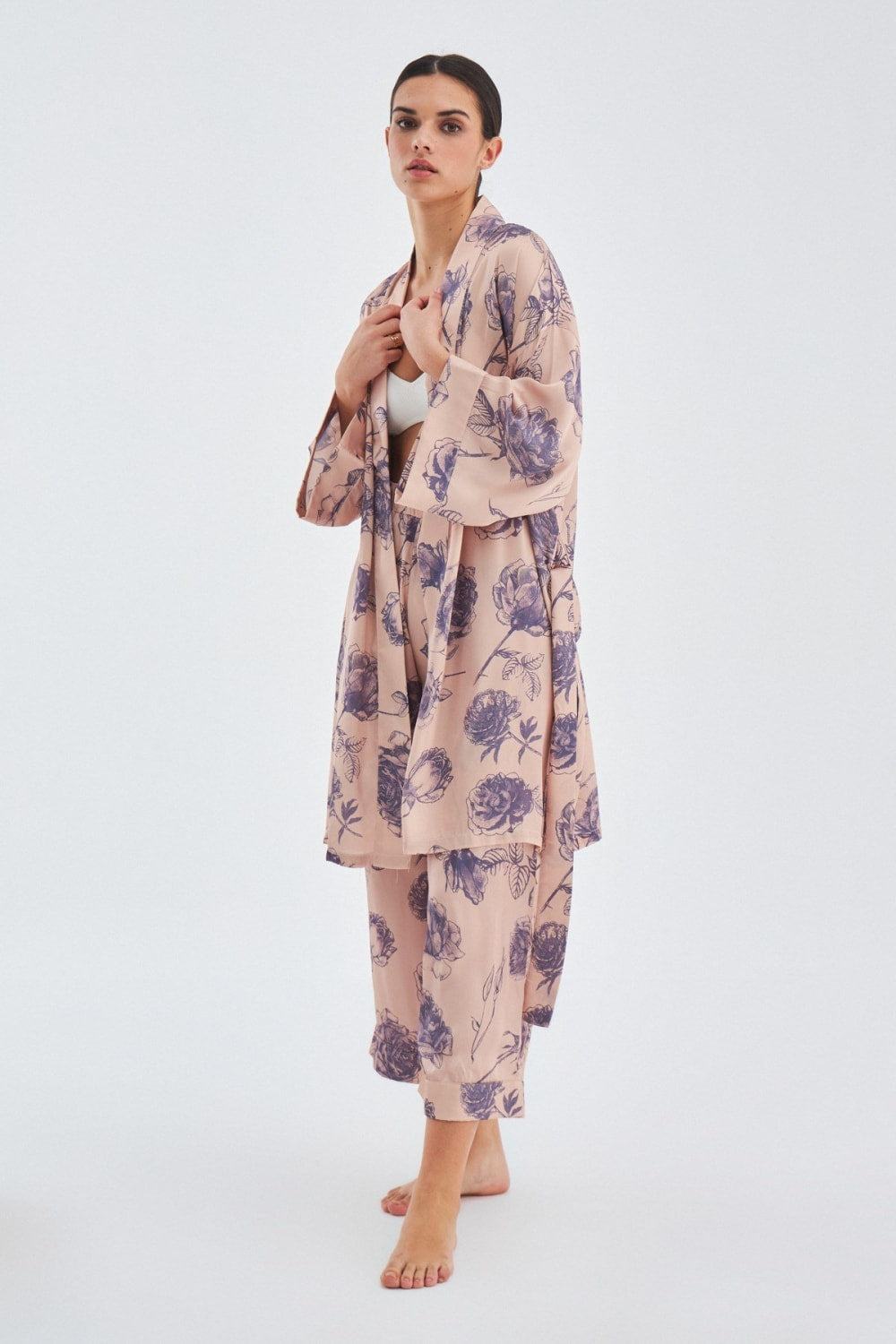 Peraluna-Rosa Gül Desenli Diz Hizası Saten Kadın Kimono-Kimono-3-fleurdirect.live