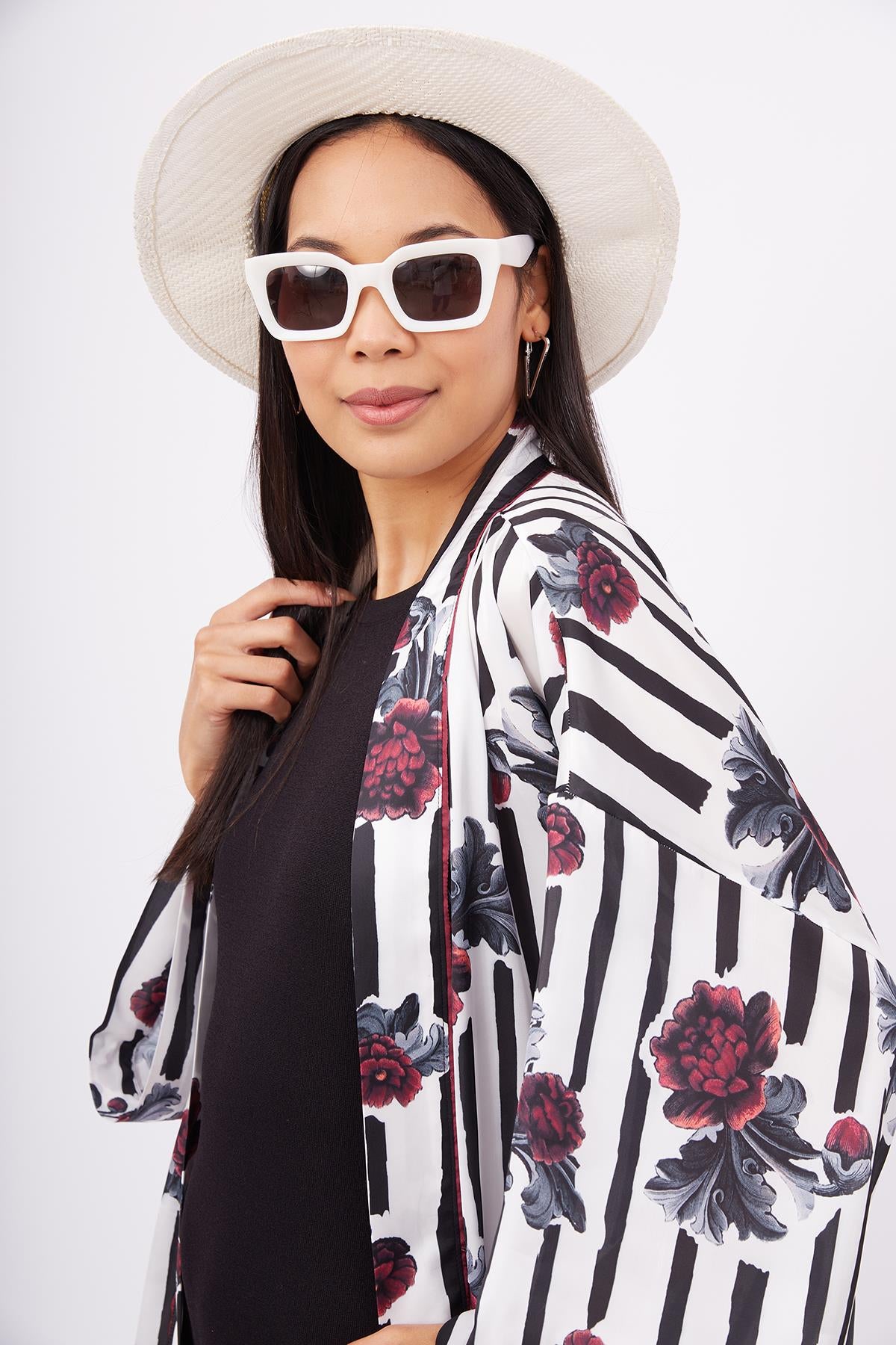 Peraluna-Stripe Garden Short Kimono Çizgili Güllü Baskılı 80 Cm Kısa Saten Kadın Kimono-Kimono-4-fleurdirect.live