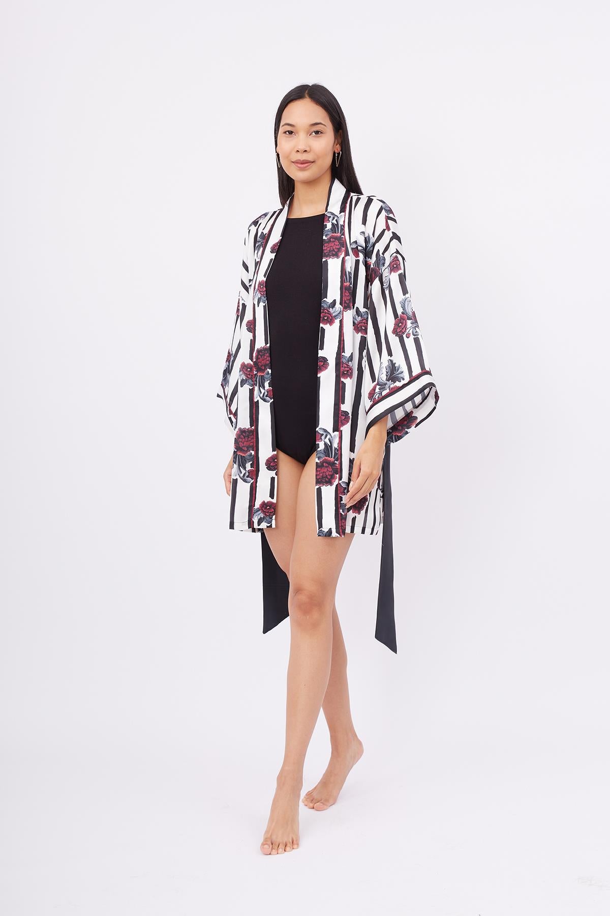 Peraluna-Stripe Garden Short Kimono Çizgili Güllü Baskılı 80 Cm Kısa Saten Kadın Kimono-Kimono-6-fleurdirect.live