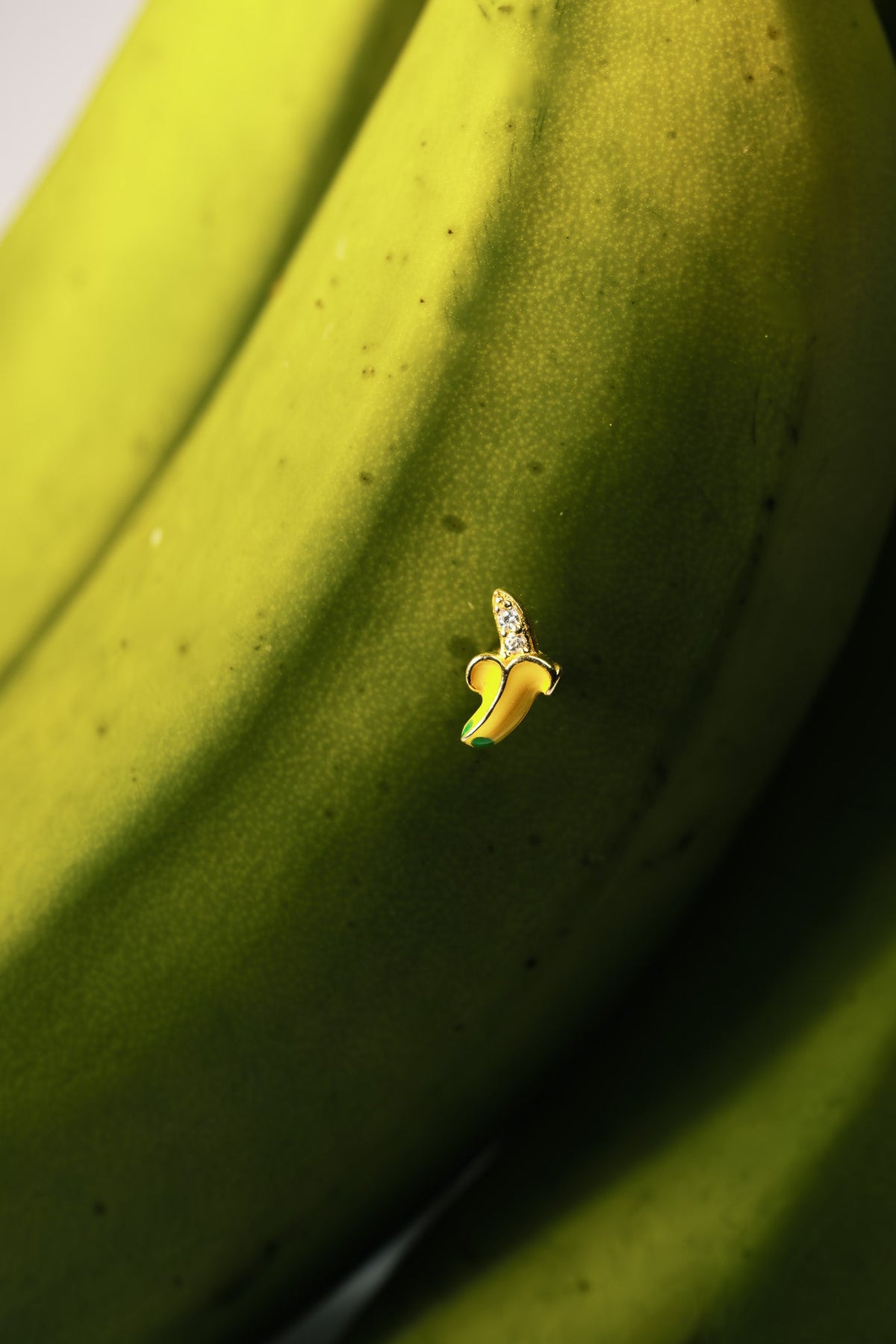 Pia Yuli-Banana Piercing-Küpe-4-fleurdirect.live
