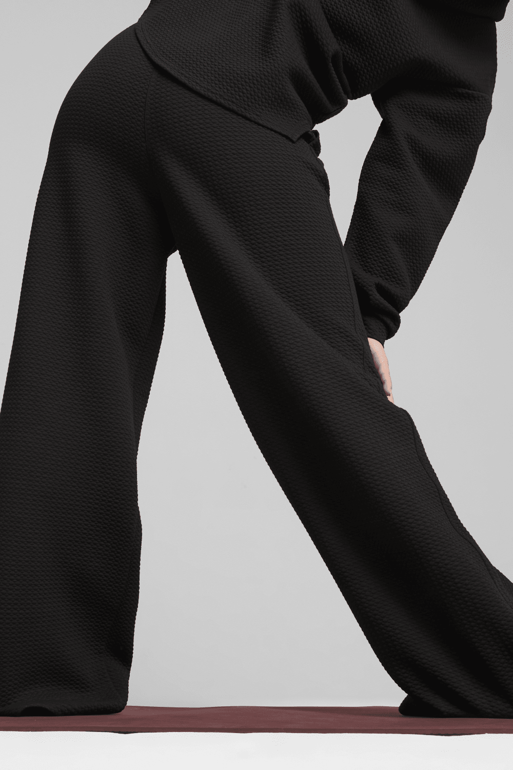 Puma-Q4 Studio Textured Hw Pant Puma Black-Eşofman-5-fleurdirect.live