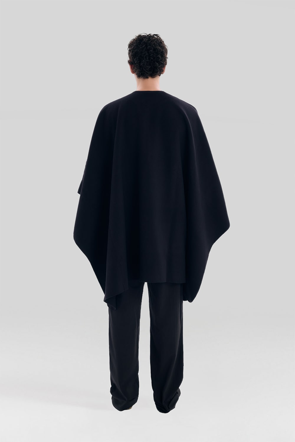 Sertaç Taşdelen-Siyah %100 Yün Çift Taraflı Omuz Oversized Erkek Panço Model R 03-Panço-3-fleurdirect.live