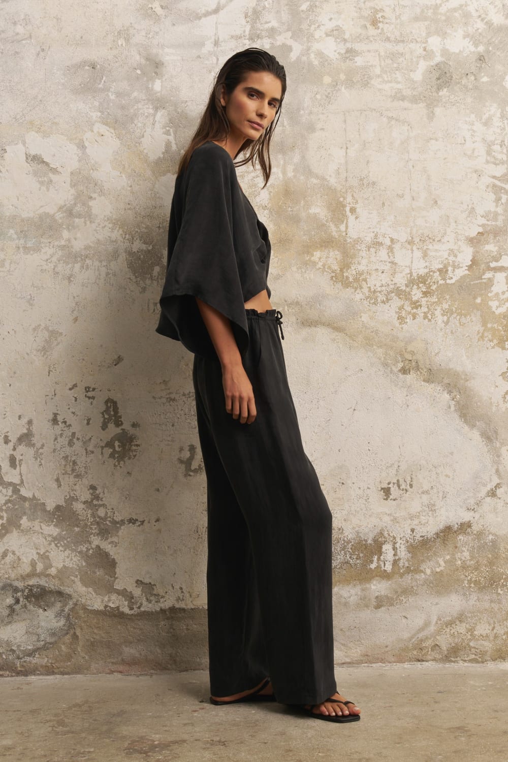 The Handloom-Lucid Knot Top Black-Gömlek-2-fleurdirect.live