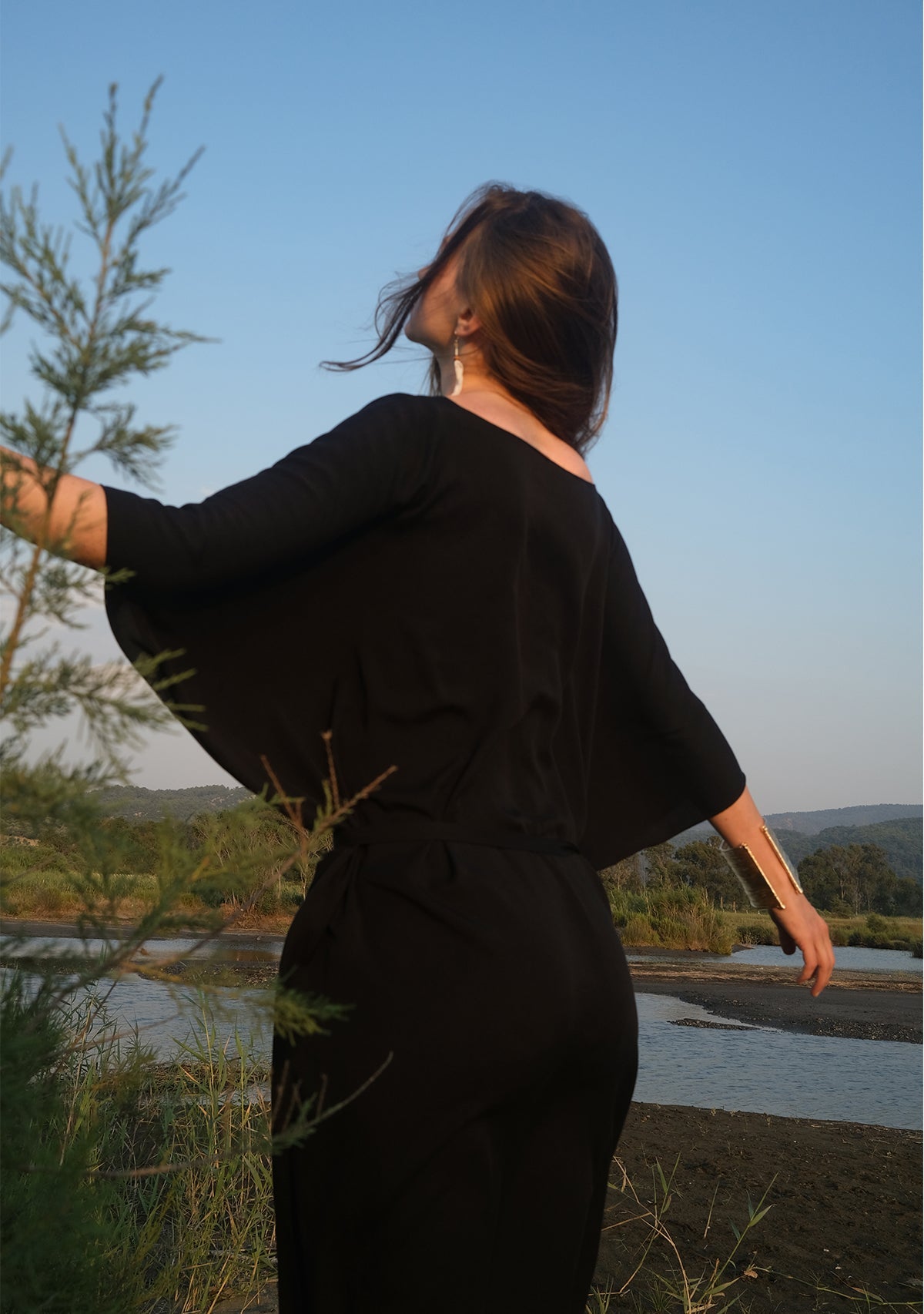 Kayık Yaka Belden Ayarlanabilir Tencel™ Siyah Elbise