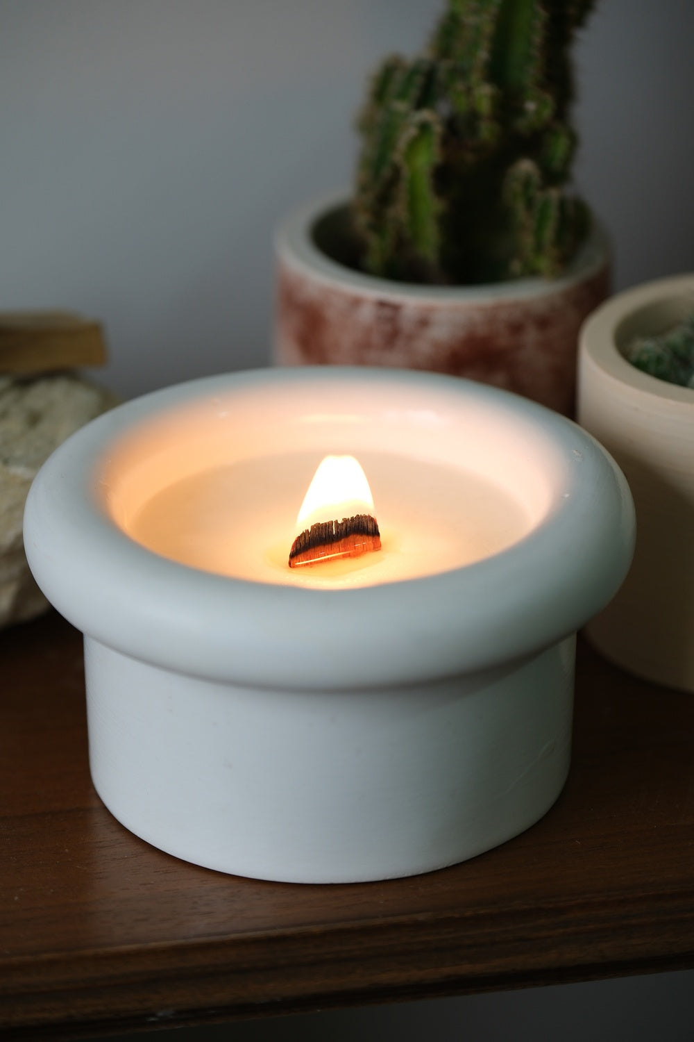 Yugatelier-Palo Santo Kokulu Beton Kap Large Soya Mum-Mum-1-fleurdirect.live