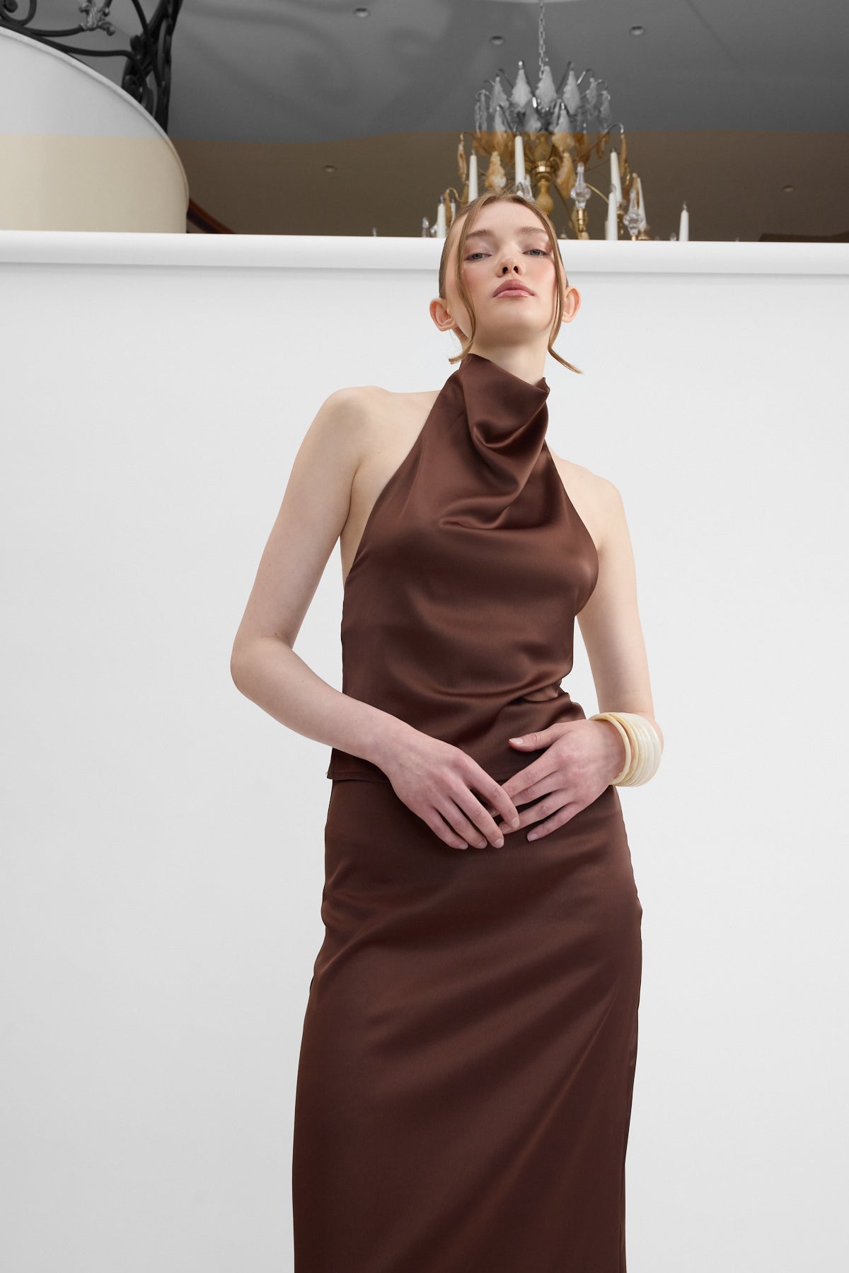 Rubina Saten Sırtı Açık Bluz - Kahve - 5